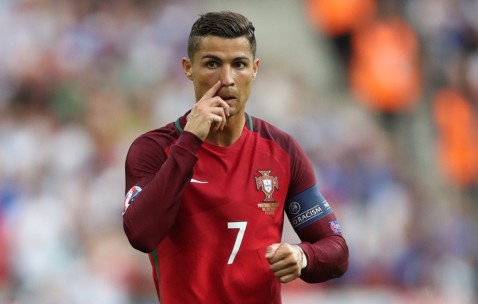 爱游戏体育-篮球赛场焦点！比利时队对阵瑞士队，激战正酣，豪门对决再度上演